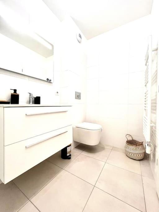 Appartement Neuf Avec Terrasse Saint-Florent  Exteriör bild
